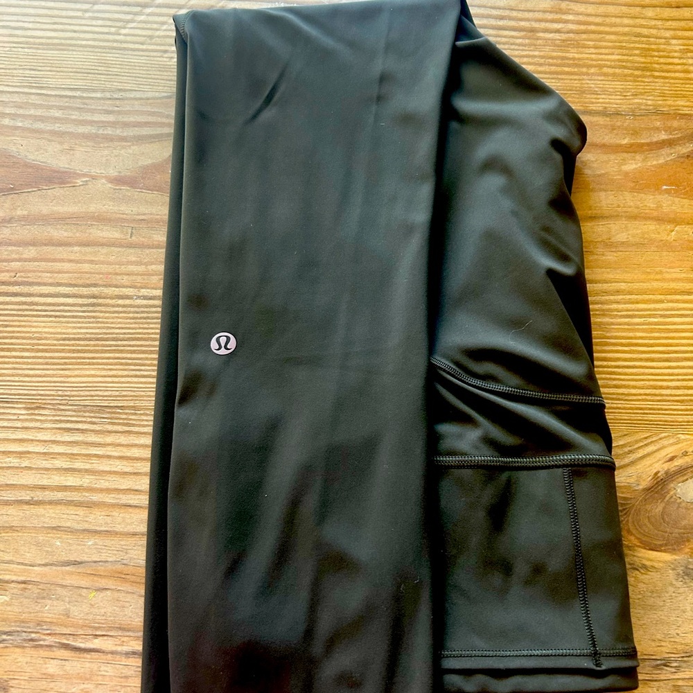 Fast and Free 23” Dark olive with pockets 
Sz 6